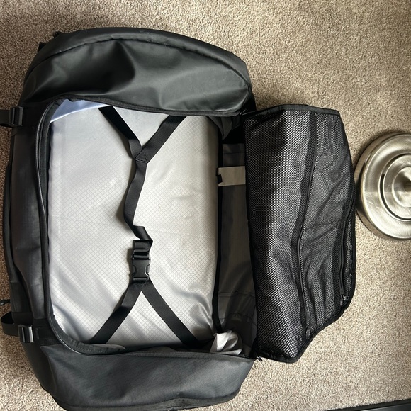 Timbuk2 Black Impulse Travel Bag Backpack 55L - Picture 6 of 13